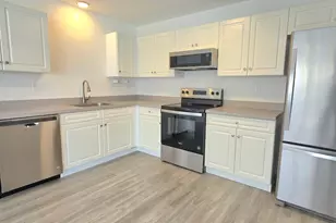 14 Berwyn St, Milford, CT 06461 - Photo 4