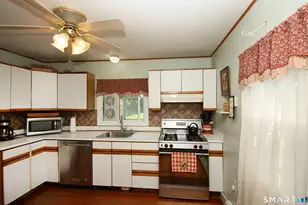 12 Edgewood Ave, Ansonia, CT 06401 - Photo 16