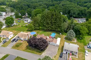 31 Holly St, Waterbury, CT 06706 - Photo 2