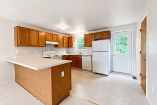 11 Holly Ln, Glastonbury, CT 06033 - Photo 4
