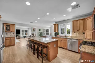 132 Debbie Dr, Meriden, CT 06451 - Photo 8