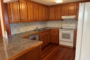 4 S Edgewood Rd, East Lyme, CT 06357 - Photo 2