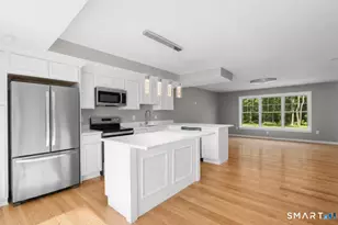 15 Colby Ct, New Haven, CT 06515 - Photo 2