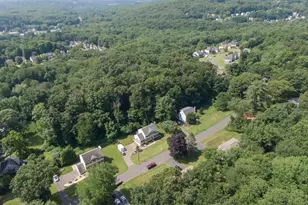 33 Brentwood Dr, Wolcott, CT 06716 - Photo 2