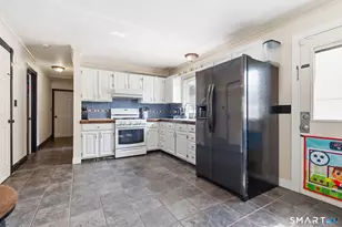 203 Robin St, Bridgeport, CT 06606 - Photo 4
