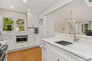 118 Lloyd Dr, Fairfield, CT 06825 - Photo 2