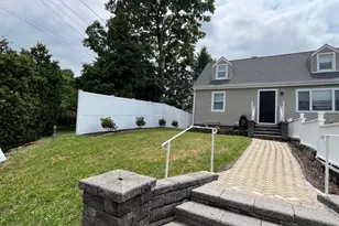 31 Ives St, Hamden, CT 06518 - Photo 2