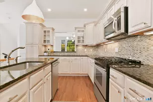 67 Thorpe St, Fairfield, CT 06824 - Photo 14