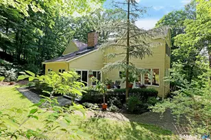 123A Peaceable St, Redding, CT 06896 - Photo 4