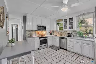4 Crown St, Middletown, CT 06457 - Photo 8