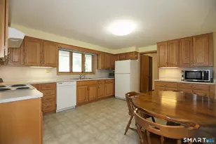 9 Westbrook Rd, Bloomfield, CT 06002 - Photo 4