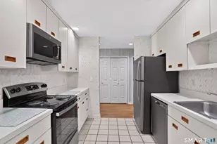 26 Paisley Ln, Fairfield, CT 06825 - Photo 10
