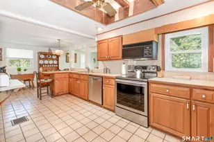 45 Peach Dr, Seymour, CT 06483 - Photo 4