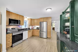 81 Briarwood Dr, Guilford, CT 06437 - Photo 12