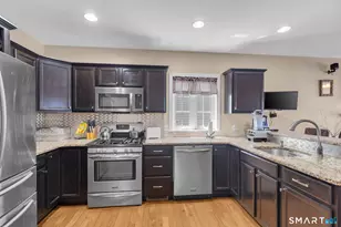 104 Benjamin Ct, Windsor, CT 06095 - Photo 8