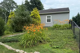 66 Knollwood Dr, Branford, CT 06405 - Photo 4