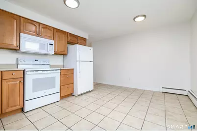 32 Hackett Circle North, Stamford, CT 06906 - Photo 16