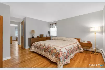 32 Hackett Circle North, Stamford, CT 06906 - Photo 8