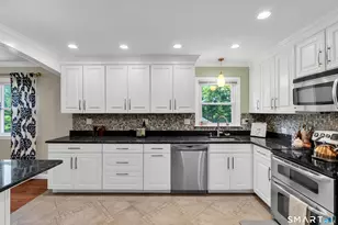 33 Wayne Dr, East Lyme, CT 06333 - Photo 12