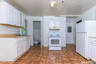 237 Bishop St, Waterbury, CT 06704 - Photo 16