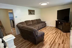 8 Plainview Dr, Plainfield, CT 06374 - Photo 2