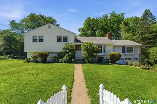44 Occum Ln, Montville, CT 06382 - Photo 2