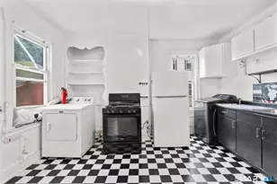 148 Kent St, Hartford, CT 06112 - Photo 12