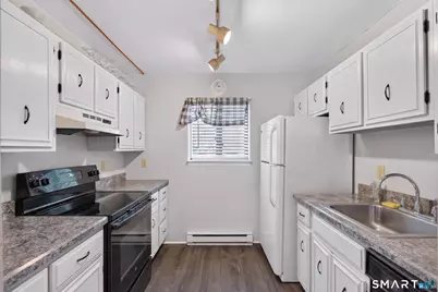 14 Riverview Drive #14, Bridgeport, CT 06604 - Photo 8