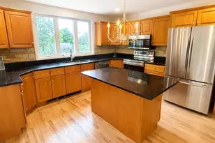 11 Squantz View Dr, New Fairfield, CT 06812 - Photo 4