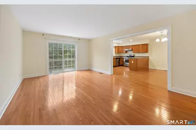 33 Allison Way #33, East Haven, CT 06512 - Photo 2