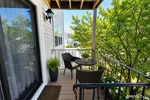 31 Carriage Dr, Milford, CT 06460 - Photo 4