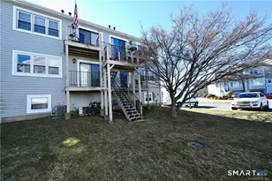 31 Carriage Dr, Milford, CT 06460 - Photo 12