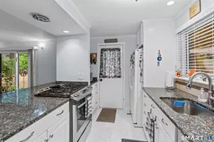 7 Pond Cir, Avon, CT 06001 - Photo 4