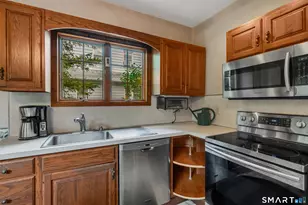 445 Farmington Ave, Waterbury, CT 06710 - Photo 14