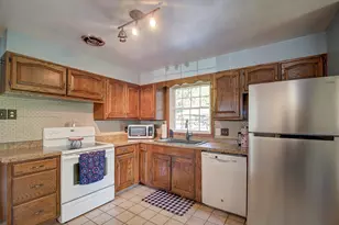 34 Roberta Rd, North Haven, CT 06473 - Photo 8