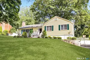 180 Weeping Willow Ln, Fairfield, CT 06825 - Photo 2