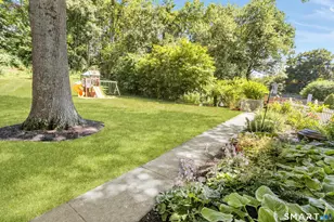 180 Weeping Willow Ln, Fairfield, CT 06825 - Photo 18
