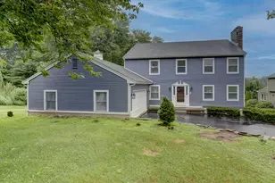 137 Hollyberry Ln, Plainville, CT 06062 - Photo 2
