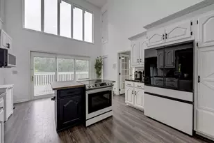 137 Hollyberry Ln, Plainville, CT 06062 - Photo 16