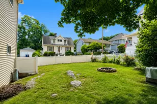 5 Florence St, West Haven, CT 06516 - Photo 2