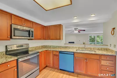 10 Valley Run Drive #10, Cromwell, CT 06416 - Photo 2