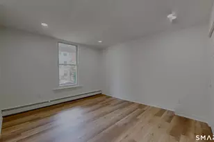 24 Bond St, Hartford, CT 06114 - Photo 18