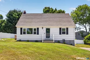 8 Pleasant St, Stonington, CT 06355 - Photo 1