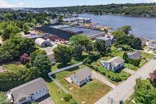 8 Pleasant St, Stonington, CT 06355 - Photo 34
