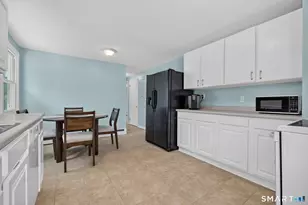 8 Pleasant St, Stonington, CT 06355 - Photo 10