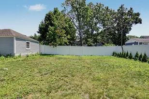 43 Glendale Rd, Stratford, CT 06614 - Photo 4