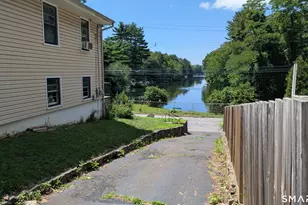 282 Lakeside Dr, Bridgeport, CT 06606 - Photo 2