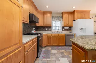 22 Crescent St, West Hartford, CT 06119 - Photo 6