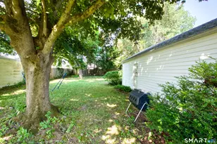 42 Thompson St, Hamden, CT 06518 - Photo 30
