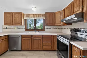 7 Massapeag Point Rd, Montville, CT 06382 - Photo 12